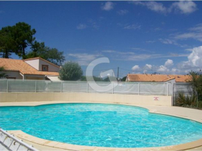 Pavillon à 100m de la plage avec piscine, parking privé, pour 4 pers. à La Grière, La Tranche sur Mer - FR-1-357-12